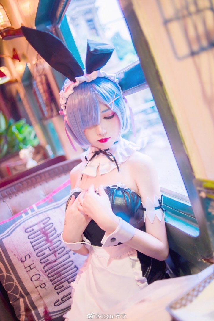 Coser衣衣在《Re:Zero》中 COS 蕾姆，变身美丽迷人的女仆