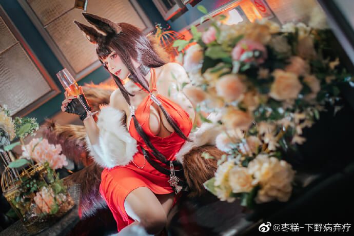 coser@枣糕_下野病弃疗在《碧蓝航线》cos赤城，性感美丽