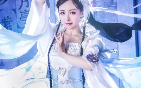 紫颜颜sweet在《楚留香传奇》COSPLAY化身美丽迷人的苏蓉蓉