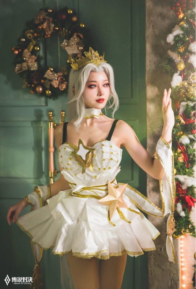 coser@杨哲Arger在《传说对决》化身“圣诞舞姬”叶娜