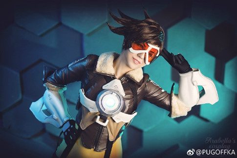 coser@PUGOFFKA在《守望先锋》化身迷人的“猎空者”Tracer