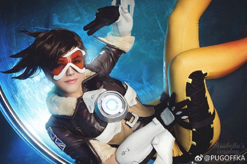 coser@PUGOFFKA在《守望先锋》化身迷人的“猎空者”Tracer