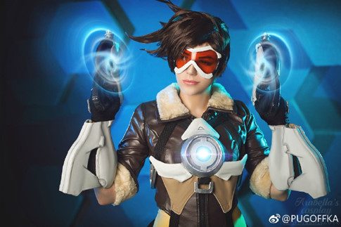 coser@PUGOFFKA在《守望先锋》化身迷人的“猎空者”Tracer