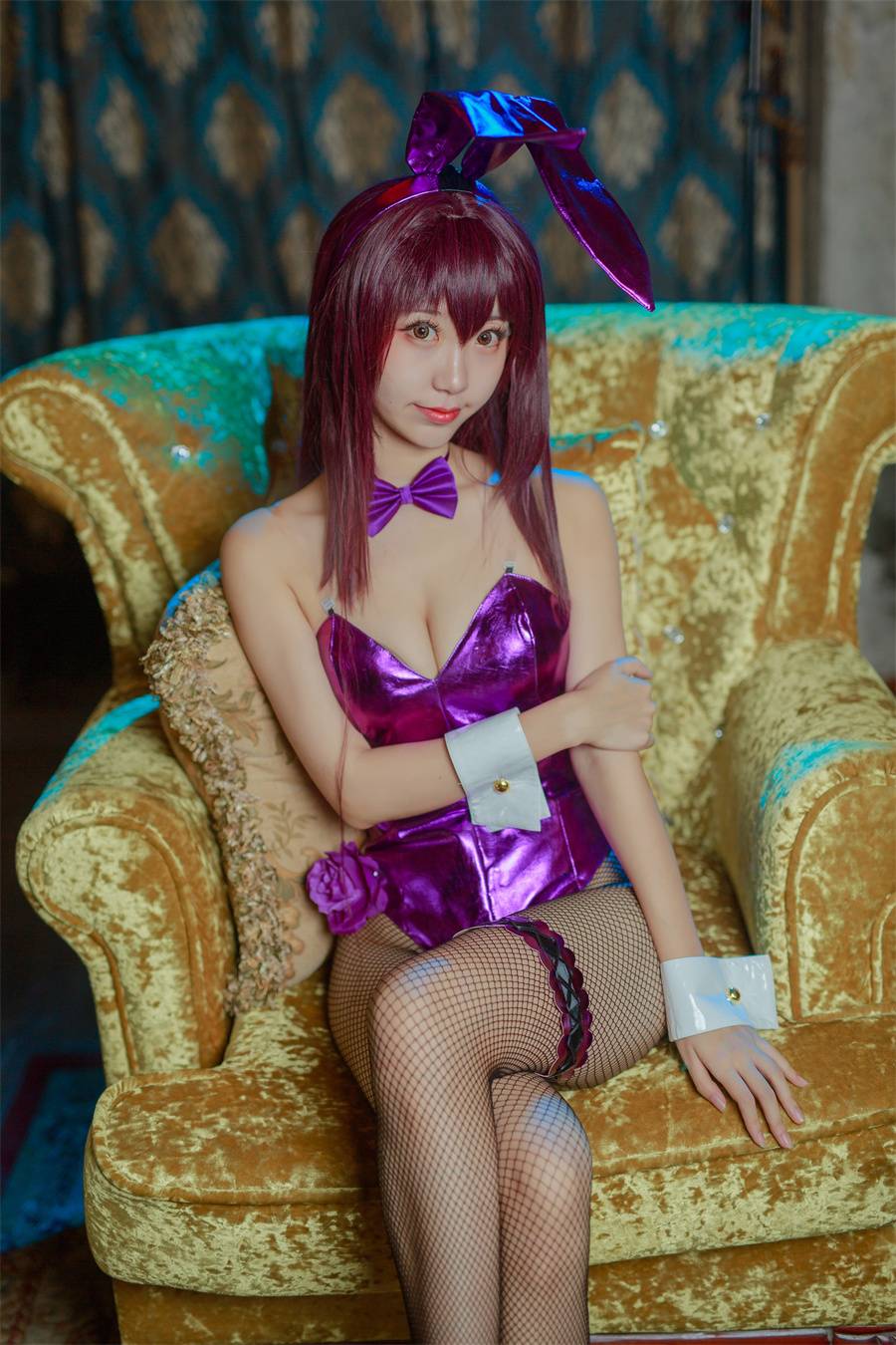 黑川cos斯卡哈图包鉴赏，美艳女王的紫色兔女郎魅力-1