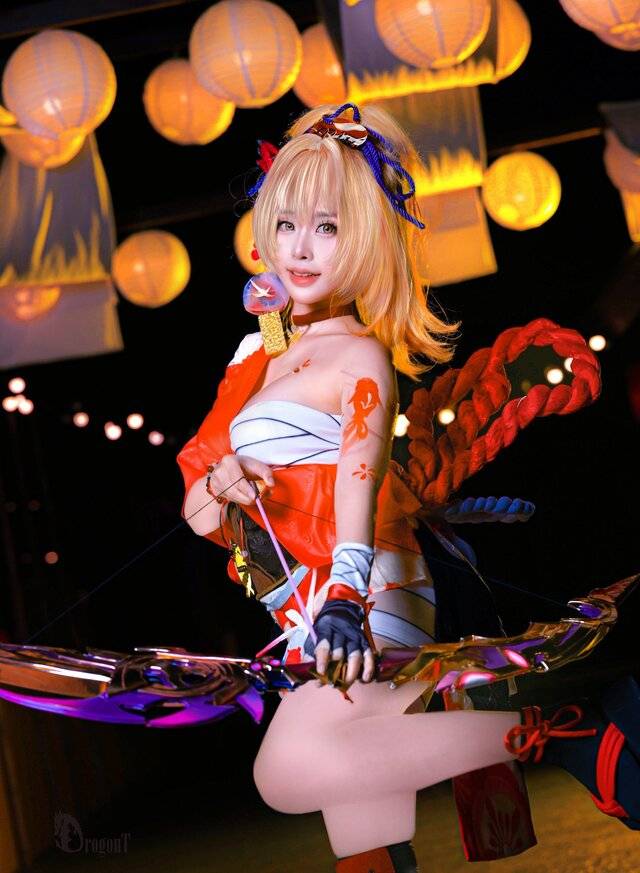 coser@WifeKirei在《原神》cos多莉，过于性感而受批评-1