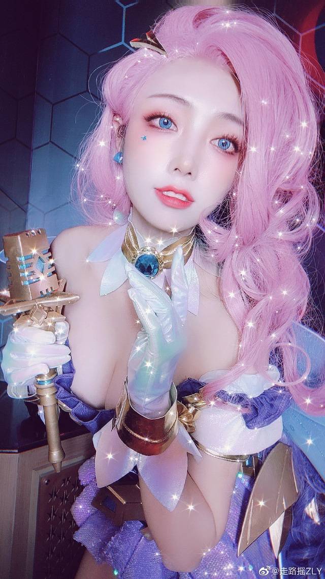 coser@走路摇ZLY在《英雄联盟》cos“星籁歌姬”萨勒芬妮-1