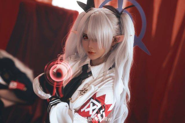 铁板烧鬼舞w银镜伊织cosplay惊艳登场火力全开，性感燃眼魅力爆表！-1