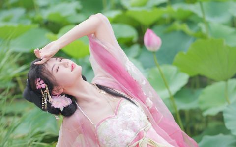 误入藕花深处 荷花 少女 古风 姑娘 汉服 莲花 写真&YiTuYu艺图语