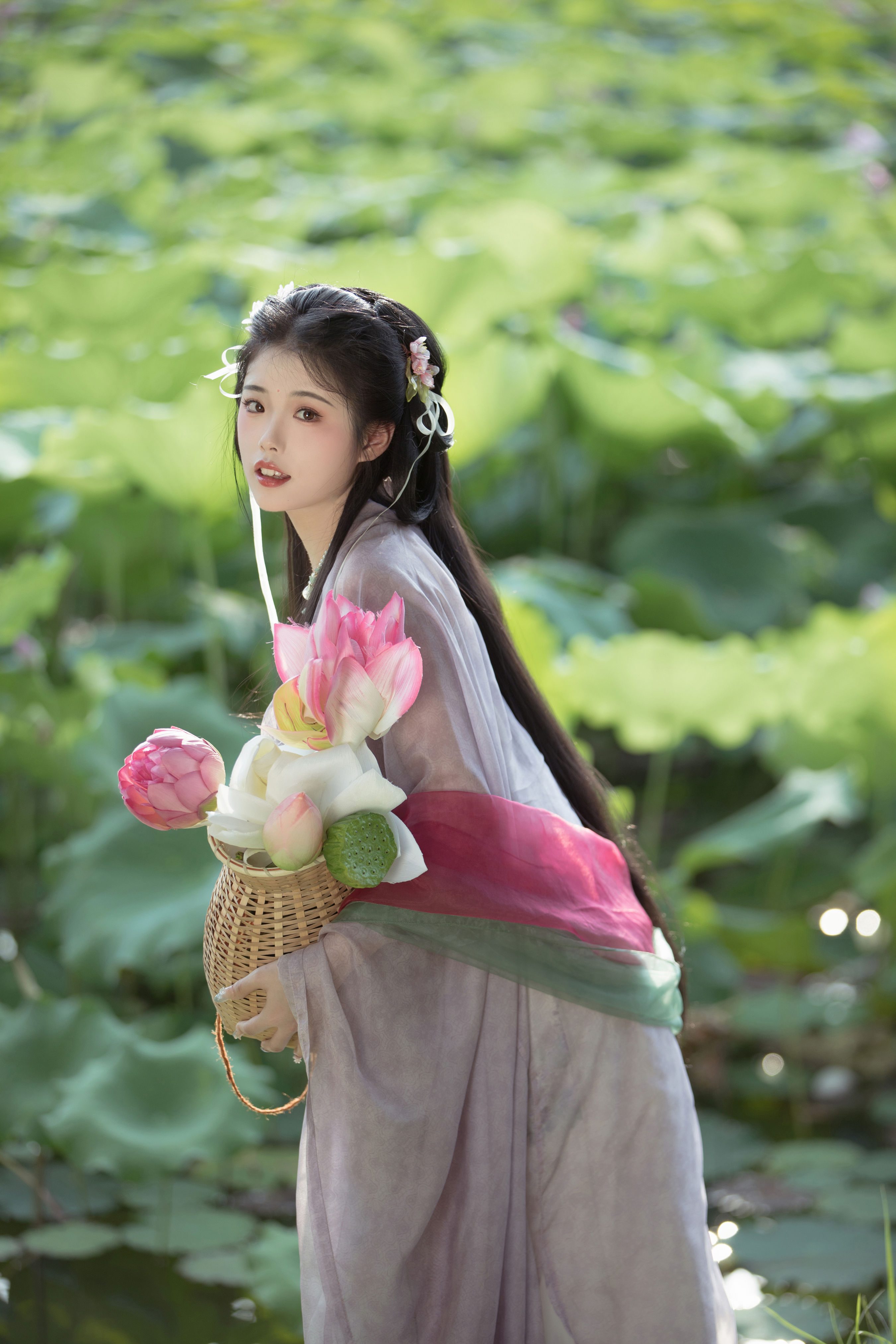 小池 荷花 少女 汉服 古装 写真