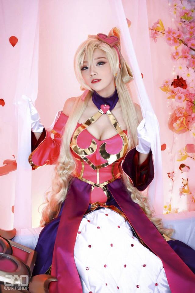 《英雄联盟》AZA Miyuko cosplay索娜照片曝光，性感优雅的小情人令人陶醉-1