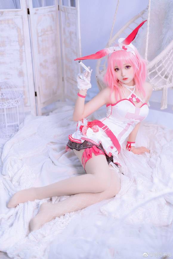 湾湾不弯的《崩坏3》八重樱护士同人cosplay，美丽可爱的治愈之花-1