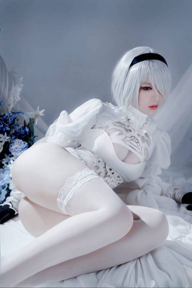 coser@半半子在《尼尔：机械纪元》中化身“洁白”的尤尔哈2B-1