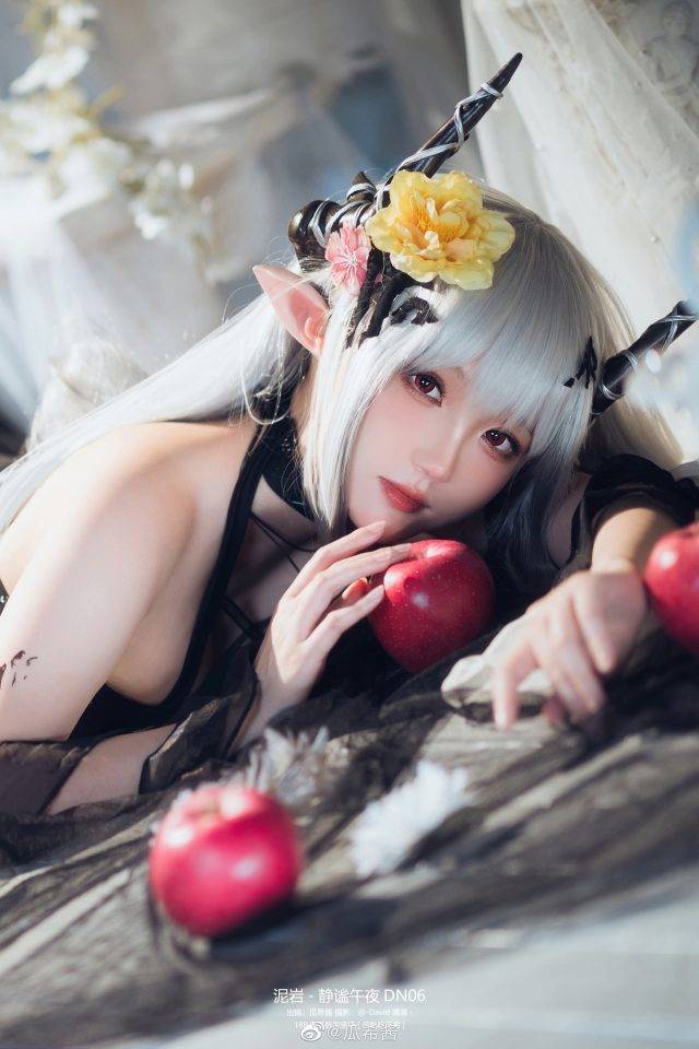 国内人气coser“瓜希酱”演绎《明日方舟》泥岩cosplay照片欣赏！-1