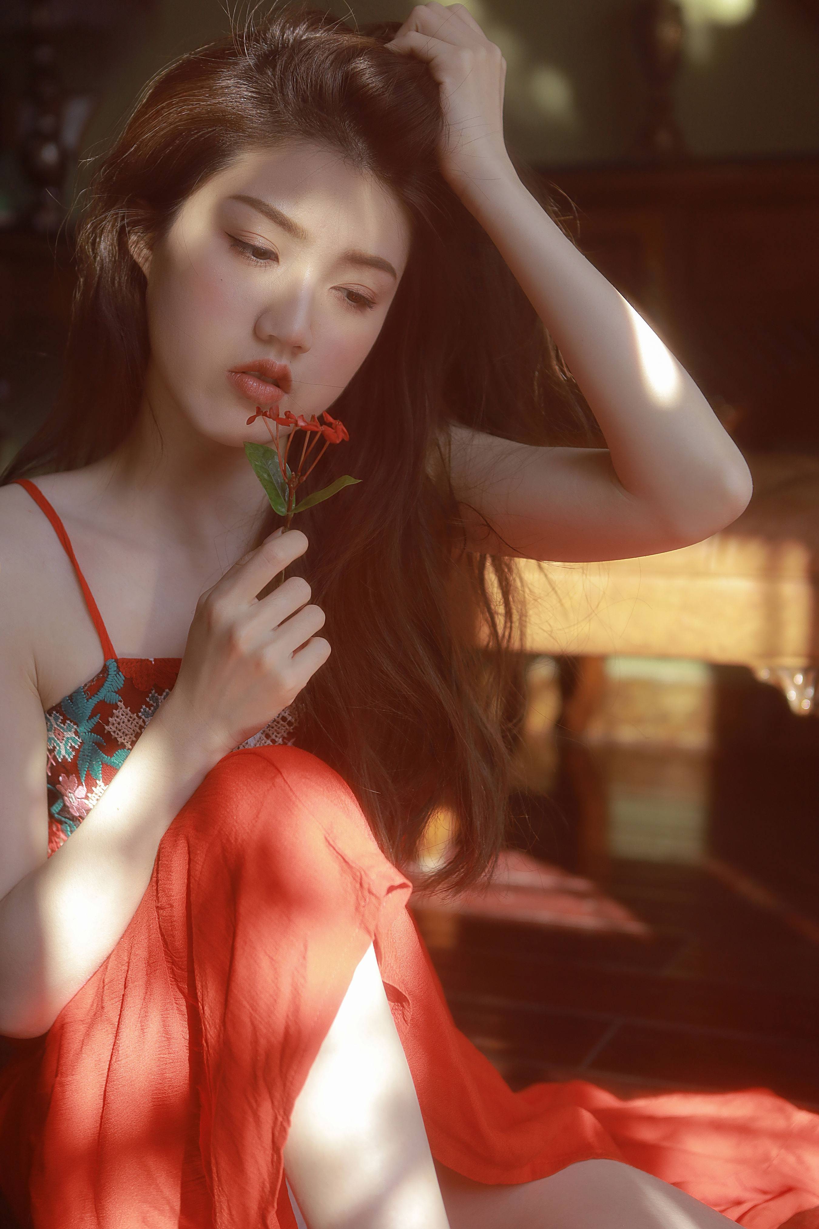 红 唯美 光影 模特 人像 摄影作品&YiTuYu艺图语-4