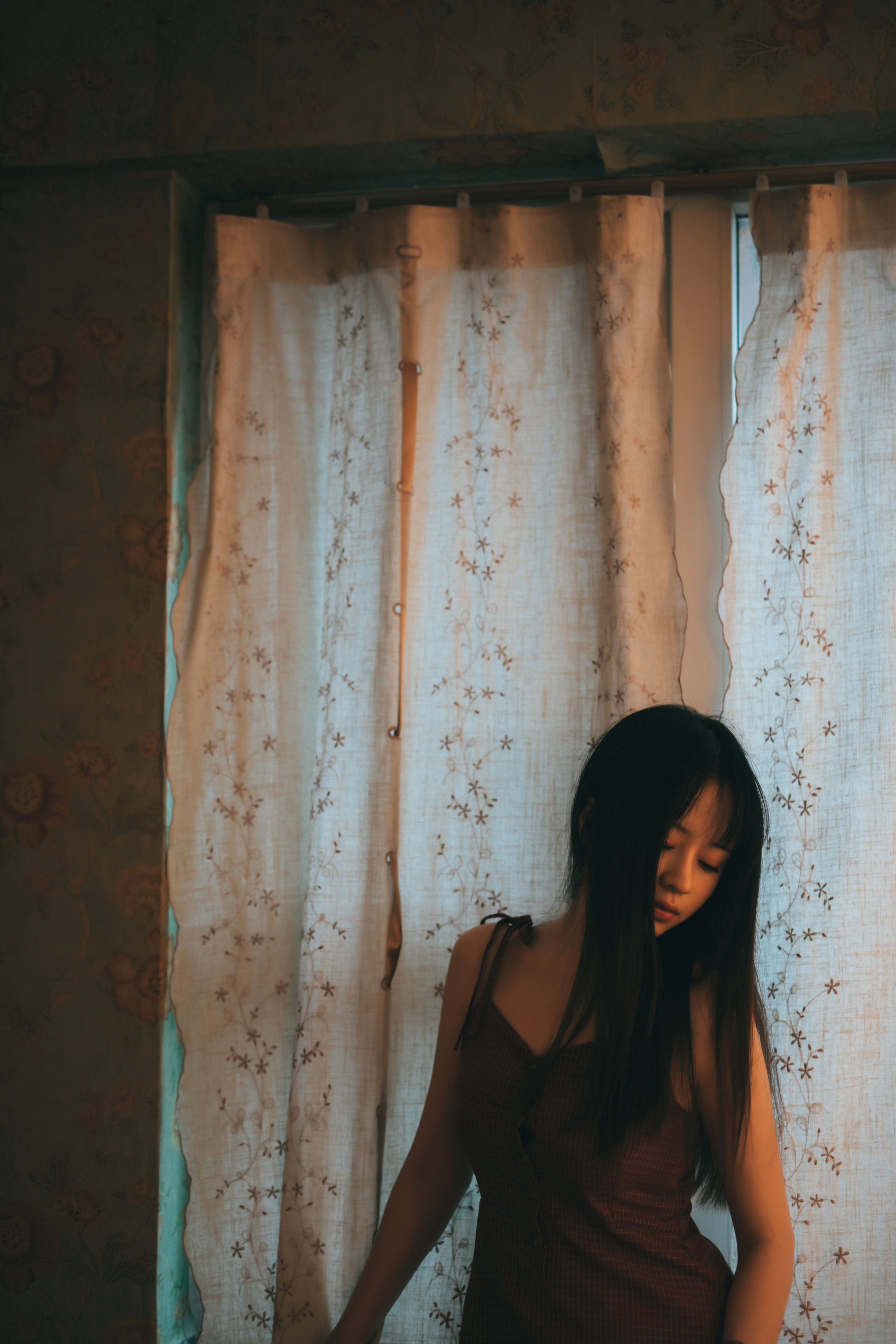 一个人的孤独 摄影 人像 少女 情感 难过 伤感 悲伤 孤独&YiTuYu艺图语-5