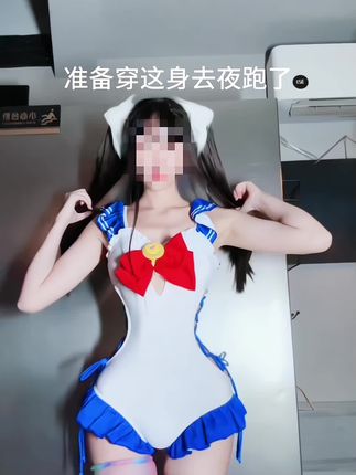 小艾根本吃不饱微密圈资源长什么样，揭示她的半脸风采