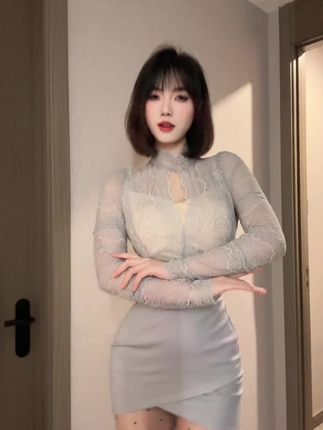 抖音网红琳铛铛微密圈作品资源粉色短裙穿搭，引发时尚热潮