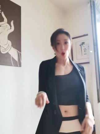 【快手】小阿姨刚刚出炉“透视无内”直播录屏挑战，让你一窥舞蹈背后的故事