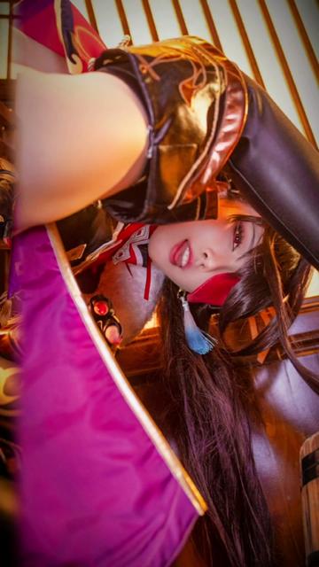 守望先锋COSPLAY Zinie化身EDM版本的D.Va，性感可爱的代名词