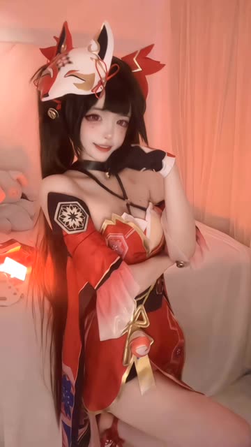 一小央泽最新cosplay作品，颜值与魅力兼备