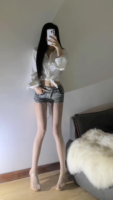 晚苏 susu《空姐制服》原版写真，展现她的优雅与气质