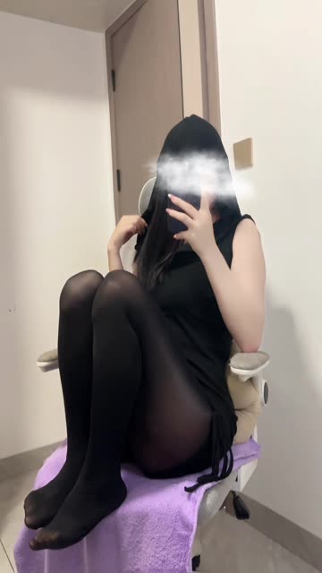 高挑美女晚苏susu，夜晚停车场空姐制服写真