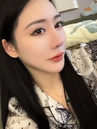 不爱笑的赛琳微密写真合集，全面收录的精彩作品