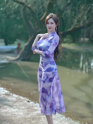 中国大胸美女模特周妍希个人写真艺术照图片集，高颜值与艺术感并存