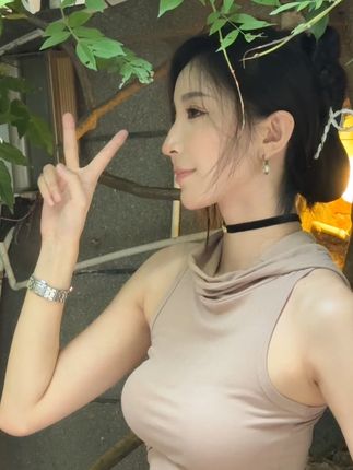 「微密圈女神」李嘉欣97你的御姐理想型吗？标准大长腿厚嘴唇写真