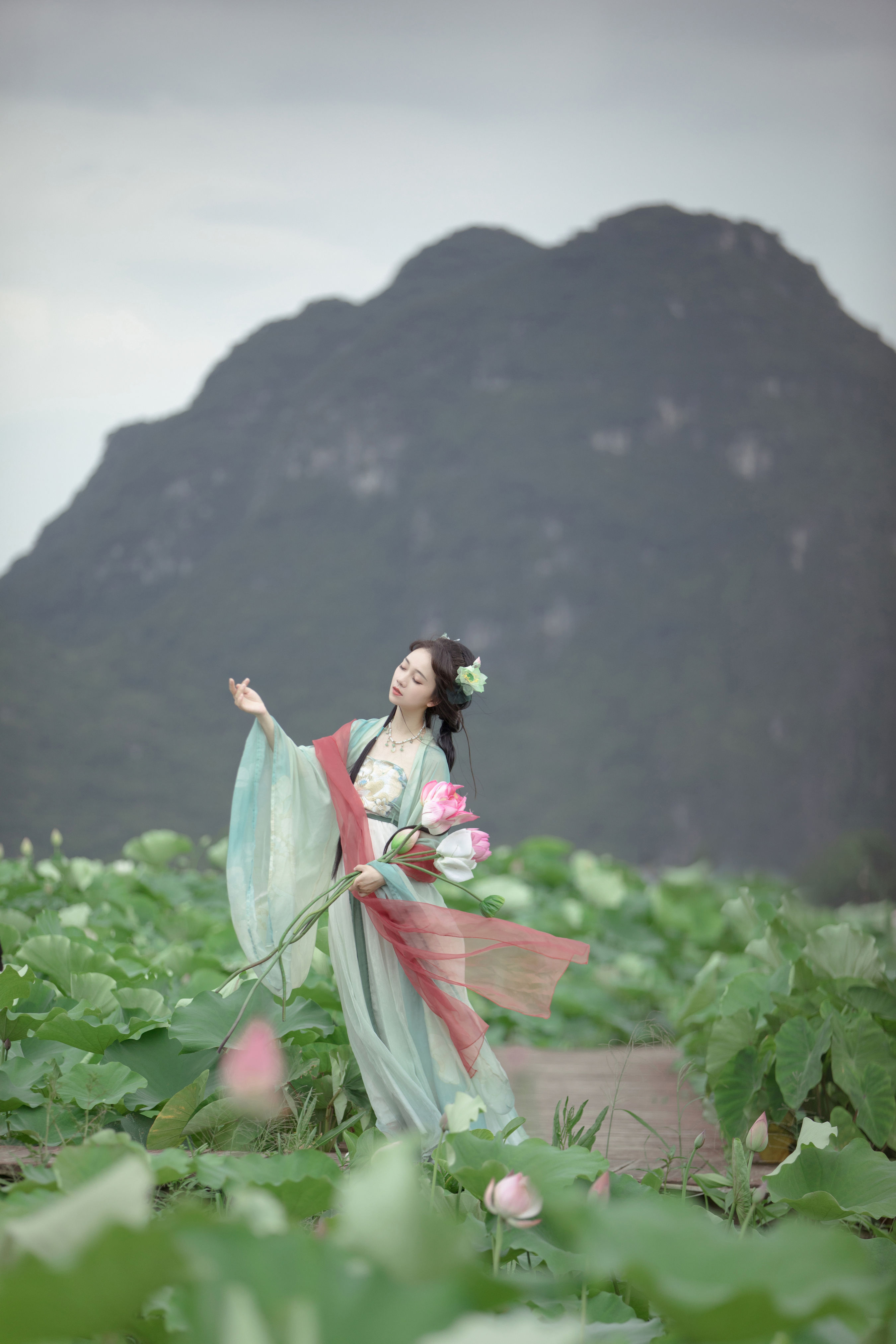 慕娉婷 绿色 荷花 美人 古风 小清新 优美 摄影